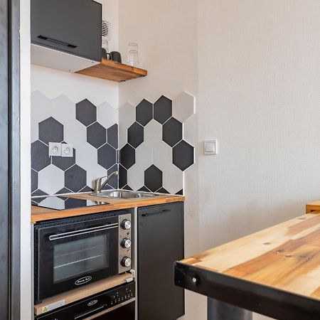 Апартаменты Charlemagne - Studio Confortable Avec Parking Gratuit - Quelques Pas De La Gare, Cuisine, Wifi Аррас Экстерьер фото