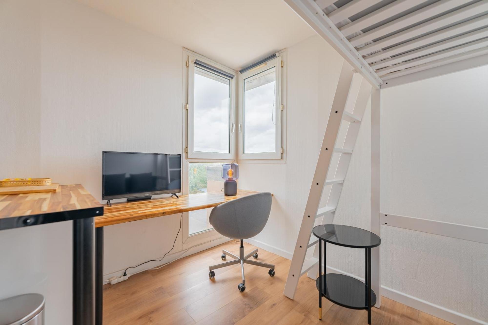 Апартаменты Charlemagne - Studio Confortable Avec Parking Gratuit - Quelques Pas De La Gare, Cuisine, Wifi Аррас Экстерьер фото
