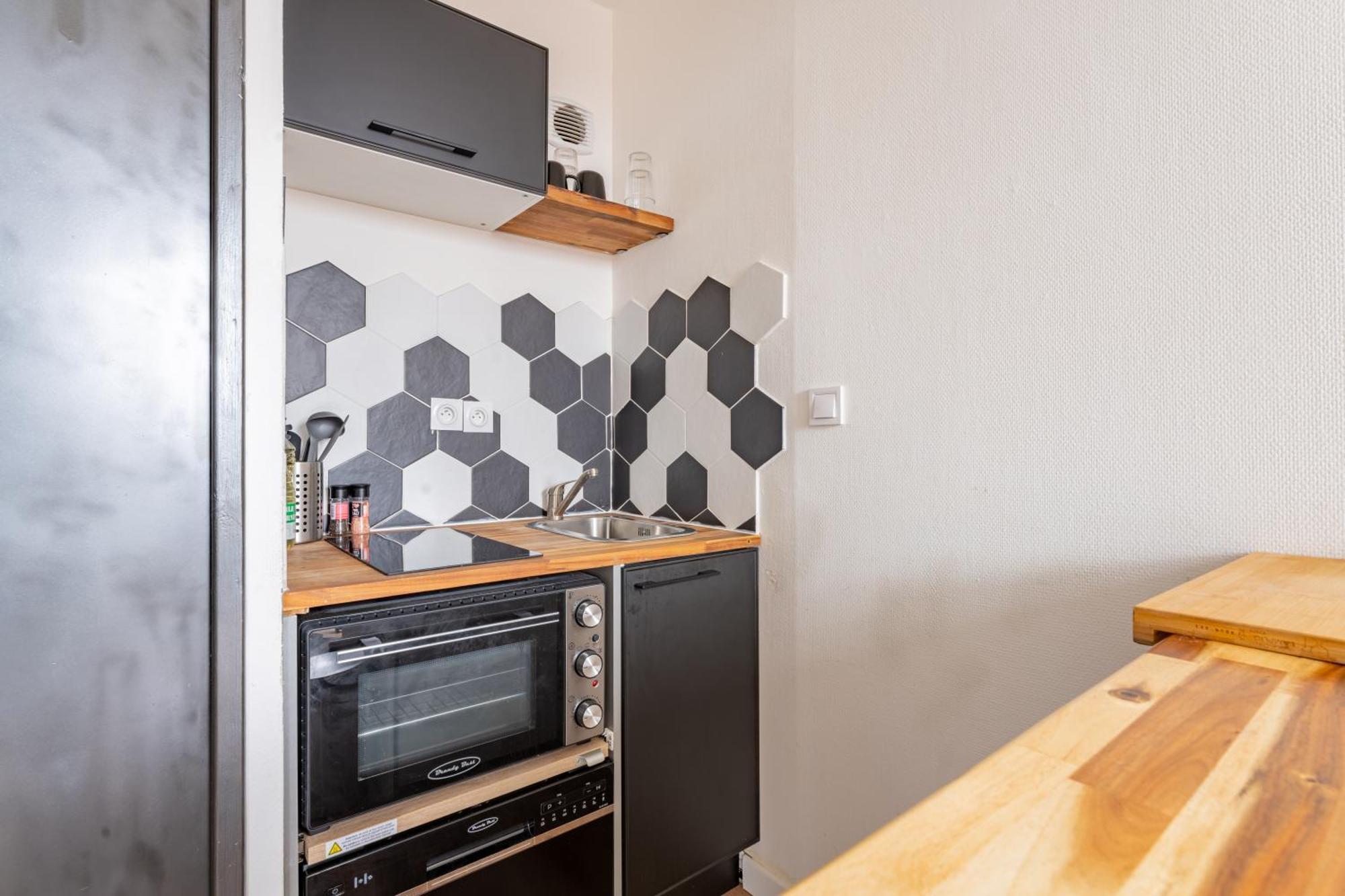 Апартаменты Charlemagne - Studio Confortable Avec Parking Gratuit - Quelques Pas De La Gare, Cuisine, Wifi Аррас Экстерьер фото