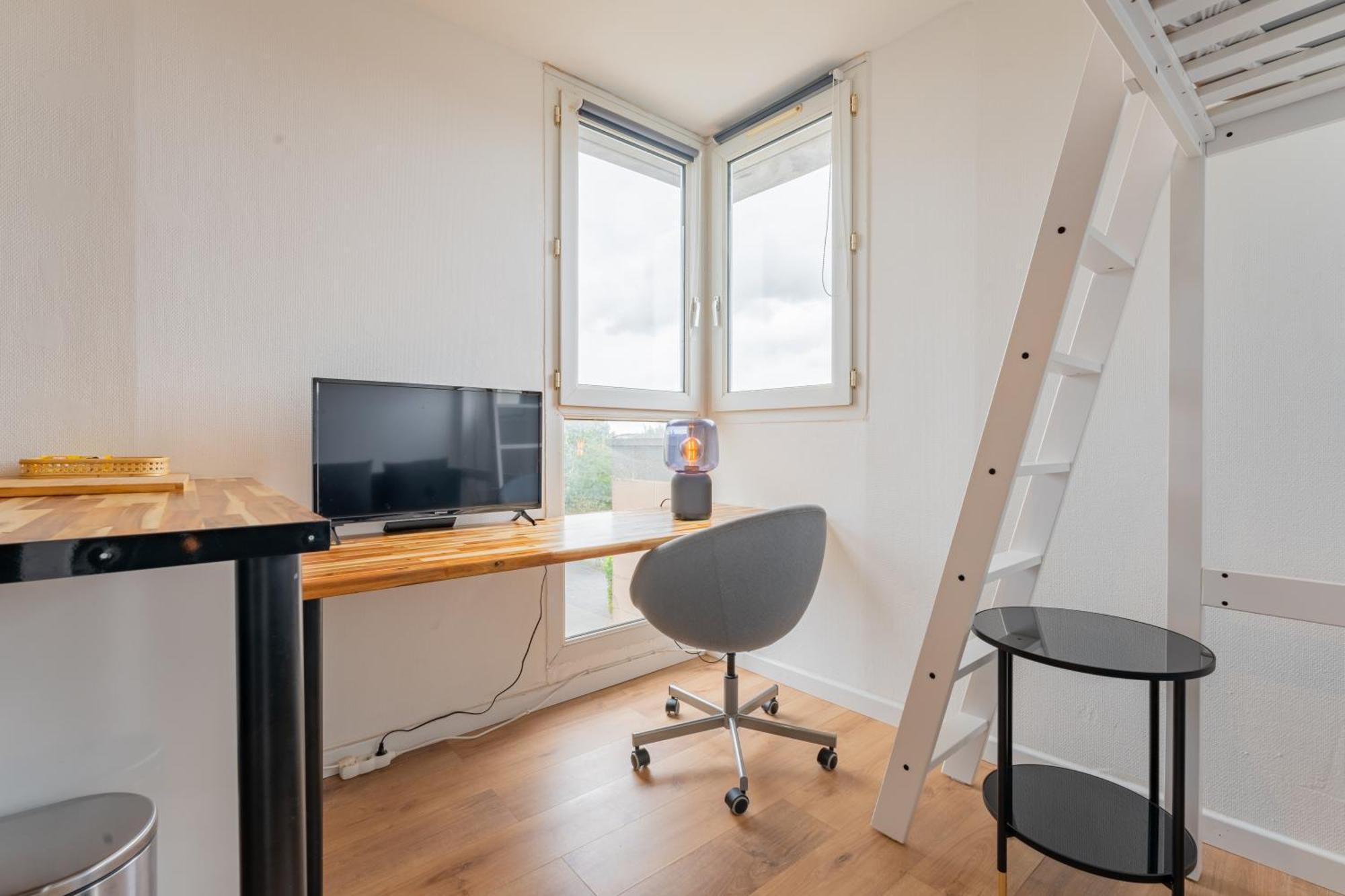 Апартаменты Charlemagne - Studio Confortable Avec Parking Gratuit - Quelques Pas De La Gare, Cuisine, Wifi Аррас Экстерьер фото