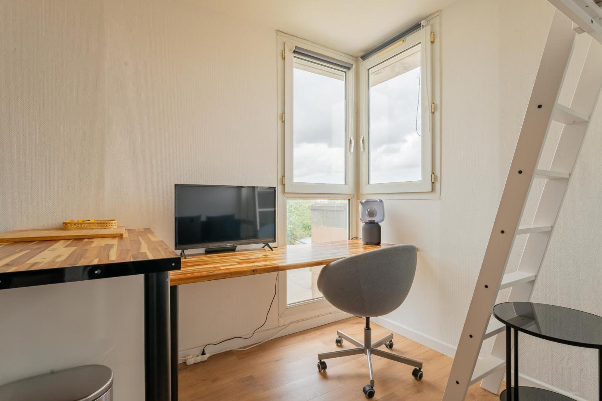Апартаменты Charlemagne - Studio Confortable Avec Parking Gratuit - Quelques Pas De La Gare, Cuisine, Wifi Аррас Экстерьер фото